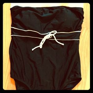 Retro style strapless swimsuit